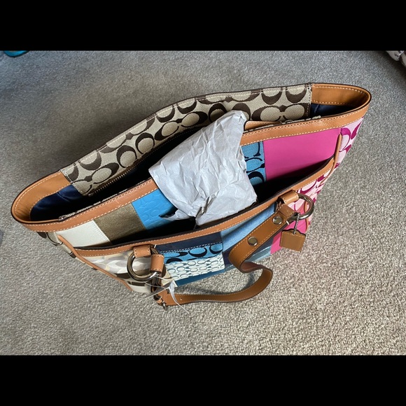 Brand new coach purse - Picture 3 of 5